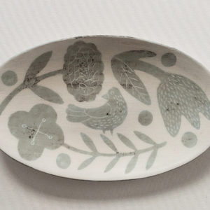 Ovaalne alus lilledega