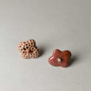 Kõrvarõngad-väiksed õied, punane, roosa