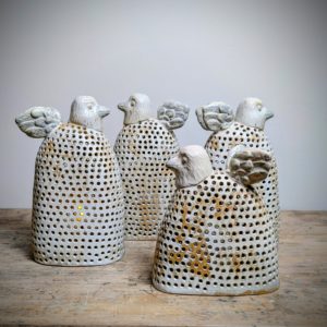 Aukudega lind teeküünlale